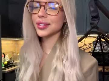 Sungkleese Chaturbate stream image from February 15, 2026