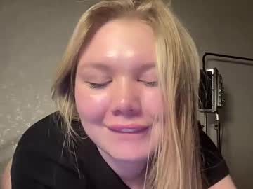 Juliexoxxo Chaturbate stream image from February 16, 2026