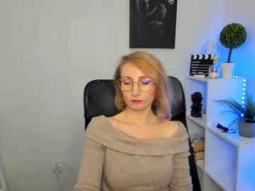 Cinderellamoon Chaturbate stream image from February 16, 2026