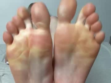 Snowwgirll Chaturbate stream image from February 16, 2026