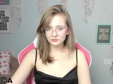 Mariellmoon Chaturbate stream image from February 16, 2026