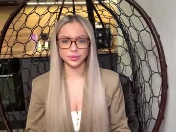 Sungkleese Chaturbate stream image from February 16, 2026