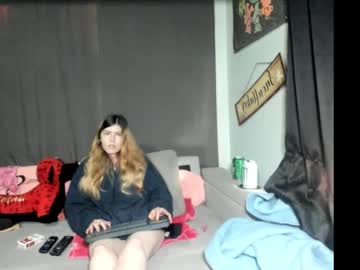 Roxihazeleyes Chaturbate stream image from February 16, 2026