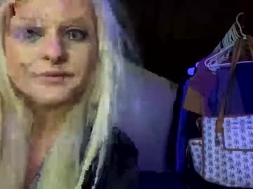 Honeybuhnny Chaturbate stream image from February 17, 2026