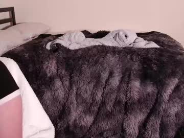 Wulfnbunni Chaturbate stream image from February 17, 2026