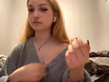 Kelleecoulon Chaturbate stream image from February 17, 2026