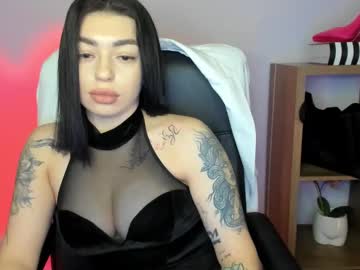 Queenlessi Chaturbate stream image from February 17, 2026