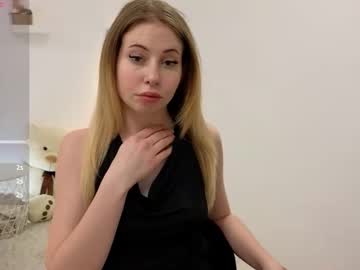 Christysummeers Chaturbate stream image from February 17, 2026