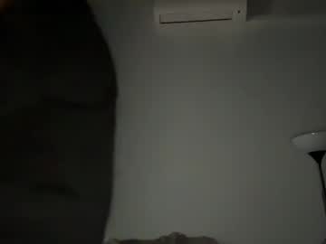 Officialmee04 Chaturbate stream image from February 17, 2026