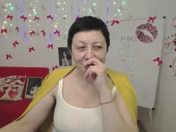 Emilyl0vee Chaturbate stream image from February 17, 2026