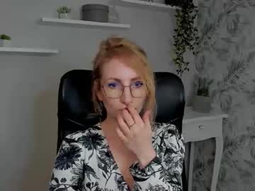 Cinderellamoon Chaturbate stream image from February 18, 2026