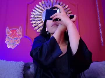 Julieta_Russell Chaturbate stream image from February 18, 2026