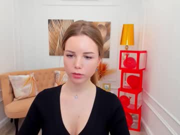 Mileygloss Chaturbate stream image from February 18, 2026