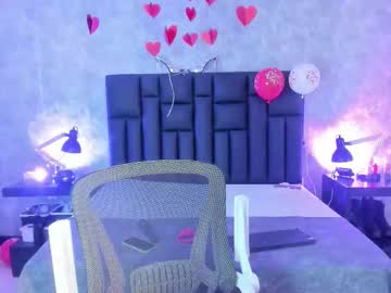 Crystalboow Chaturbate stream image from February 18, 2026
