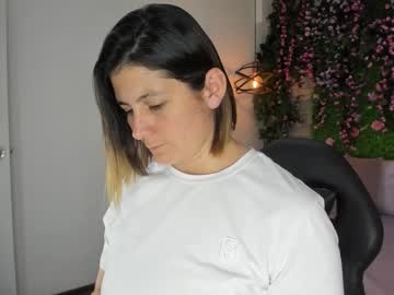 Sarahdeyvis Chaturbate stream image from February 18, 2026