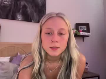 Raelee_Fox Chaturbate stream image from February 18, 2026