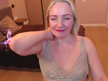 Monikfoxy Chaturbate stream image from February 19, 2026