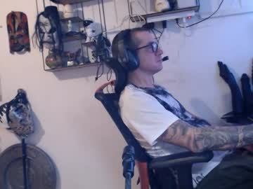 Hotkinkytat Chaturbate stream image from February 19, 2026