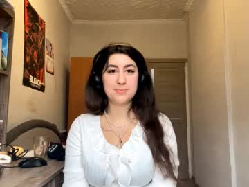 Clarinegillmer Chaturbate stream image from February 19, 2026