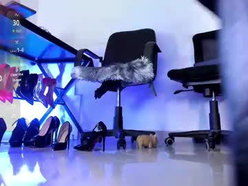 Orianaflores Chaturbate stream image from February 19, 2026