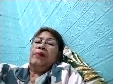 Lolamommie Chaturbate stream image from February 19, 2026