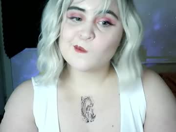 Lulovia Chaturbate stream image from February 19, 2026