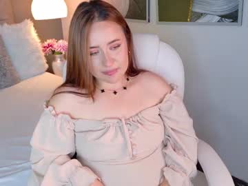 Foxienova Chaturbate stream image from February 20, 2026
