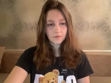 Lunafeather Chaturbate stream image from February 21, 2026