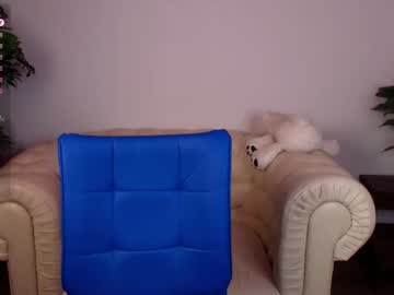 Laylaura Chaturbate stream image from February 21, 2026