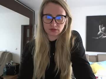 Melly_Rosey Chaturbate stream image from February 21, 2026