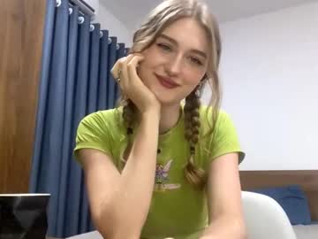 Venniebonillas Chaturbate stream image from February 23, 2026