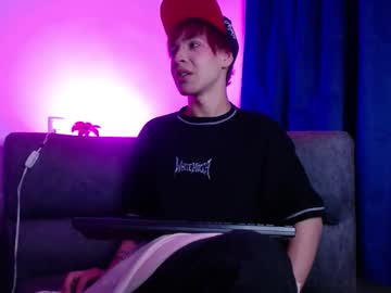 Luckystrickee Chaturbate stream image from February 24, 2026