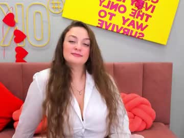 Charlottecurvyy Chaturbate stream image from February 24, 2026