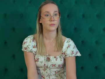 Elaravoltage Chaturbate stream image from February 24, 2026