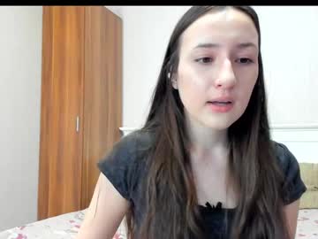 Pingviluly Chaturbate stream image from February 24, 2026