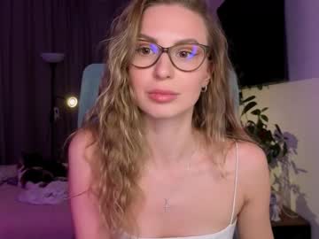 F1oraa Chaturbate stream image from February 24, 2026