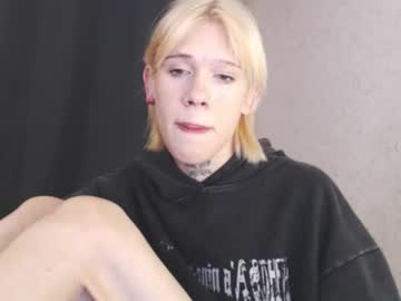 Shortskrt Chaturbate stream image from February 24, 2026