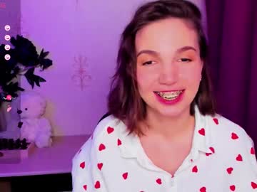 Kindhazelhere_ Chaturbate stream image from February 25, 2026