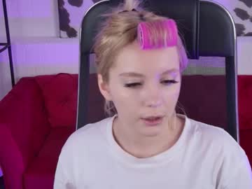 Aurorawrenfield Chaturbate stream image from February 25, 2026