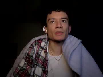 Uhdummy Chaturbate stream image from February 25, 2026