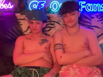 Eastinwestin Chaturbate stream image from February 25, 2026