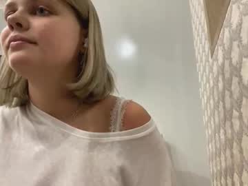 Constancecovil Chaturbate stream image from February 25, 2026
