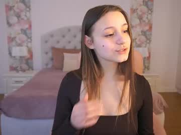 Tinynataliee Chaturbate stream image from February 25, 2026