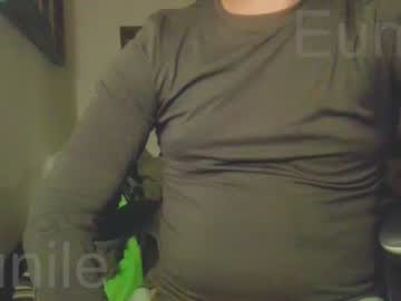 Eunile Chaturbate stream image from February 26, 2026