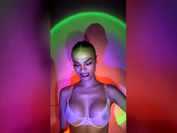 Queenvalentinats Chaturbate stream image from February 26, 2026