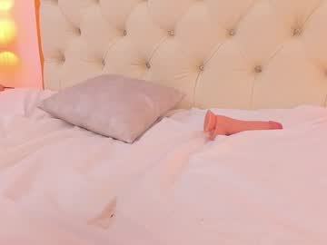 Lia_Latte Chaturbate stream image from February 27, 2026
