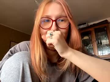 Karinamuccia Chaturbate stream image from February 27, 2026