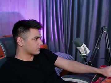 Arturmelrose Chaturbate stream image from February 27, 2026