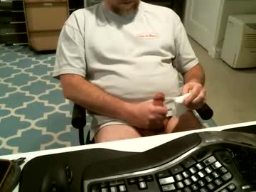 Chesbayboy Chaturbate stream image from February 28, 2026