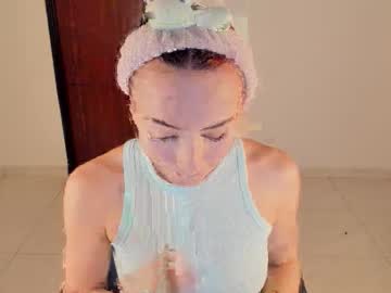 Gia_White01 Chaturbate stream image from February 28, 2026